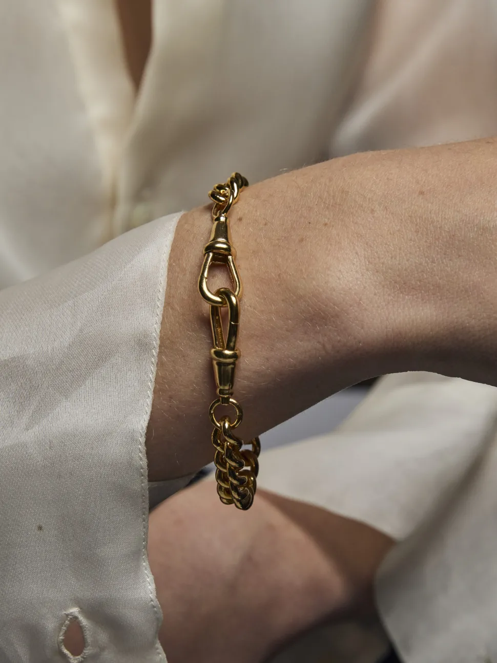 Medium Gold Curb Clipt Bracelet