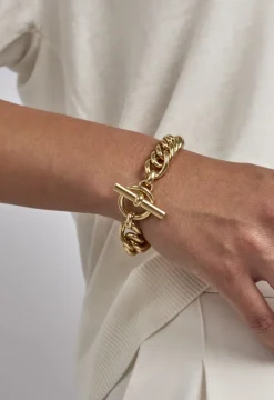 Medium Gold Curb Link Bracelet