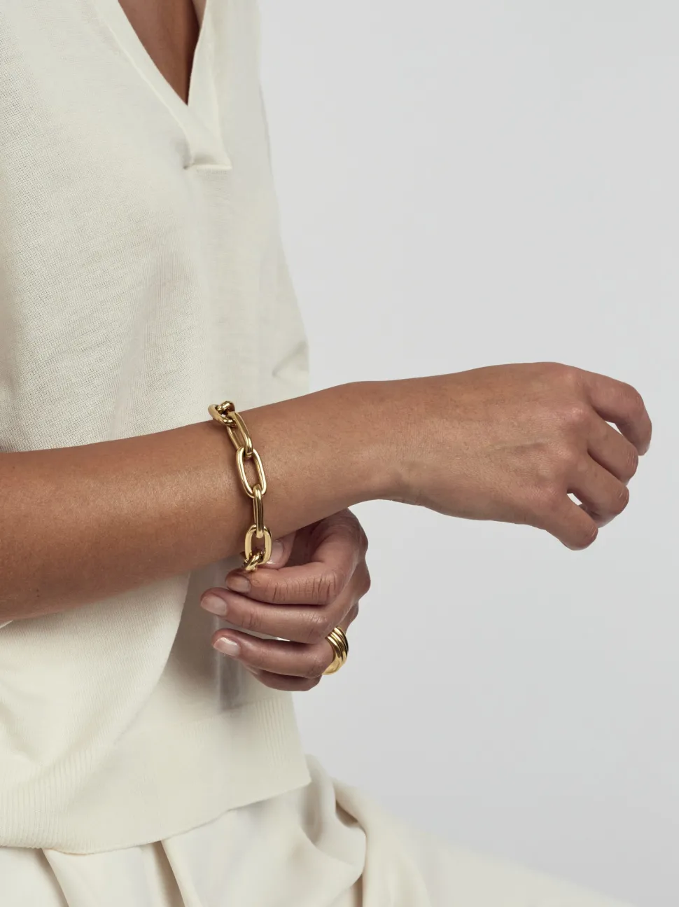Medium Gold Oval Linked Bracelet