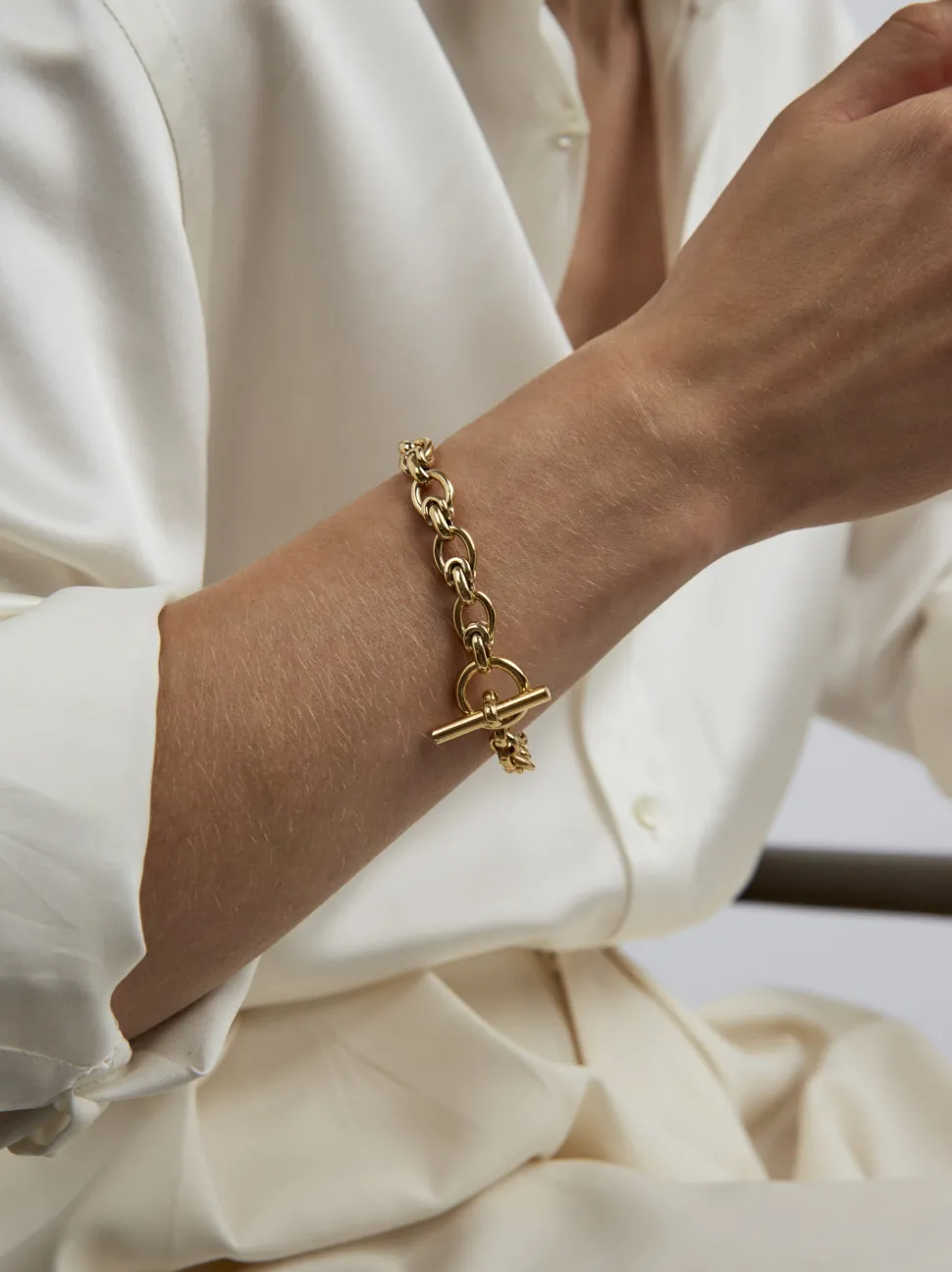 Small Gold Interlock Bracelet