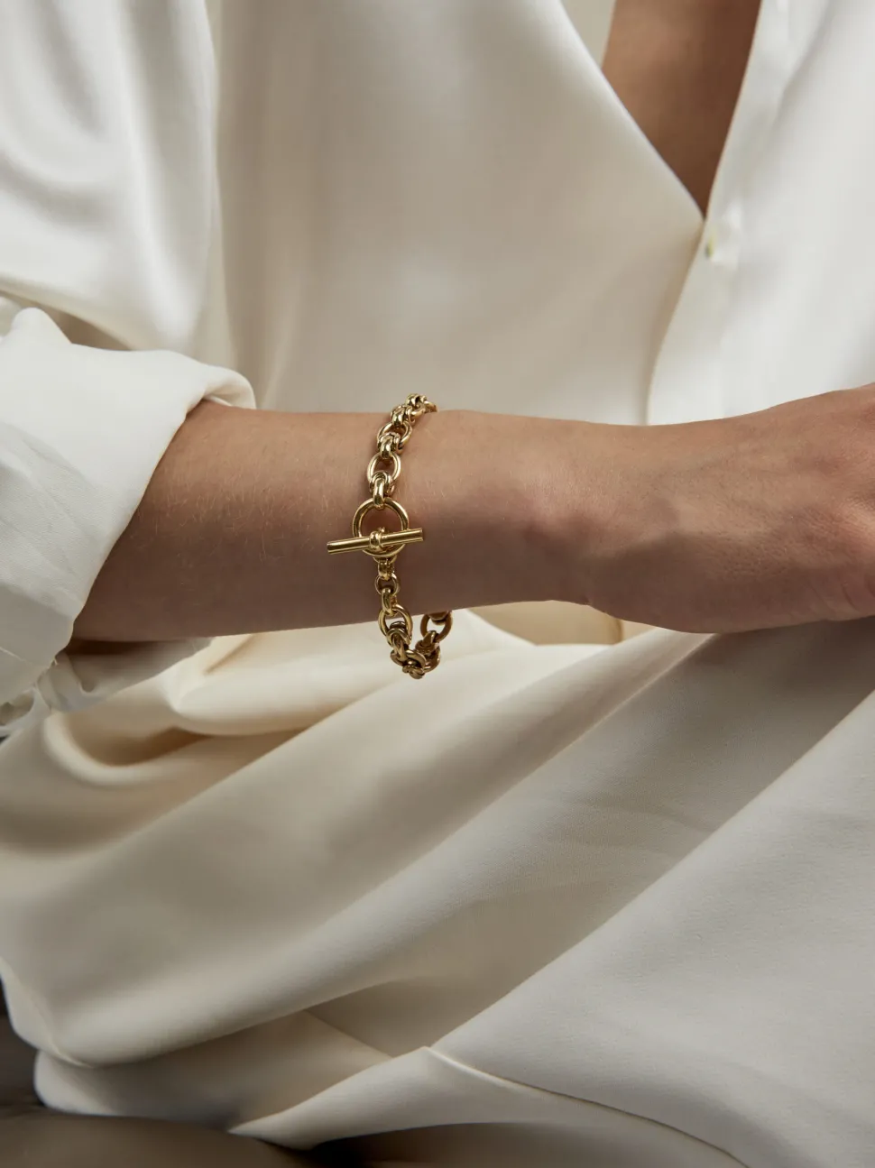 Small Gold Interlock Bracelet