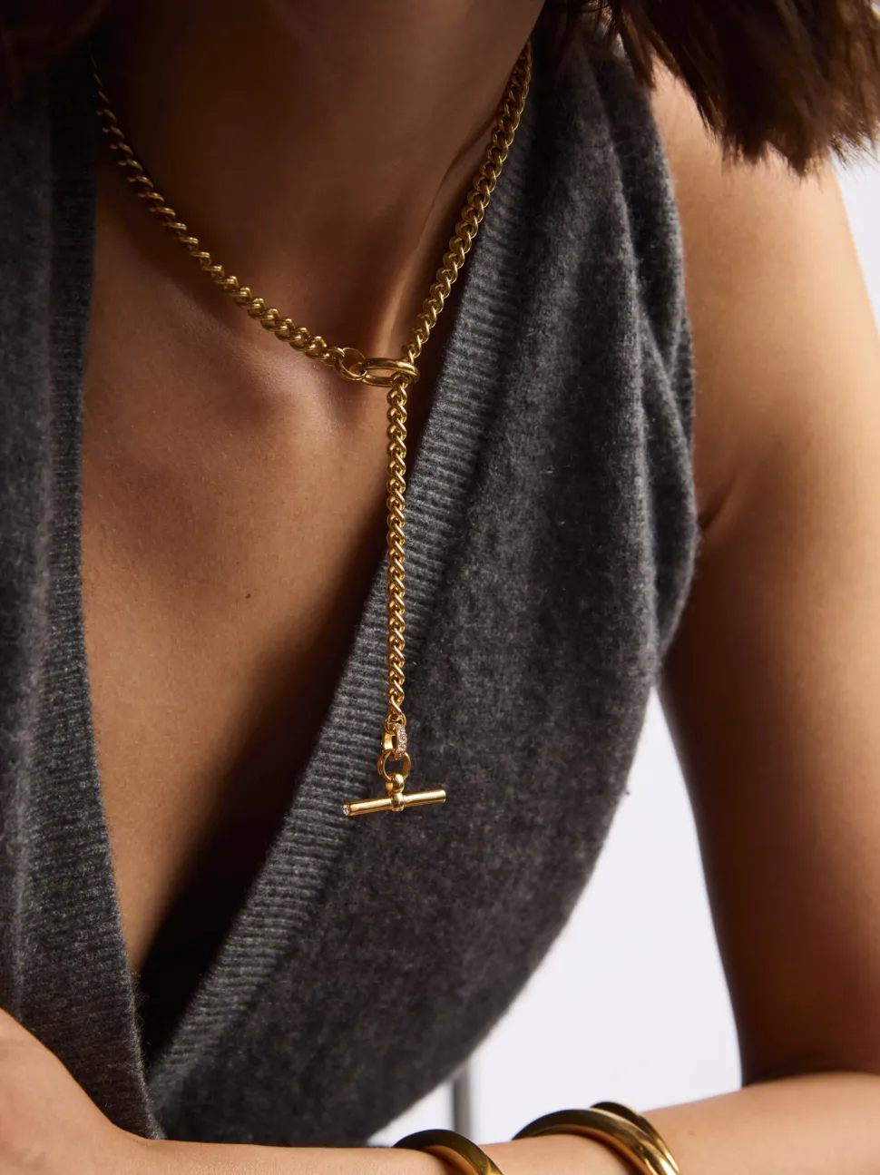Small Gold Jewelled T-Bar Clasp on Curb Chain
