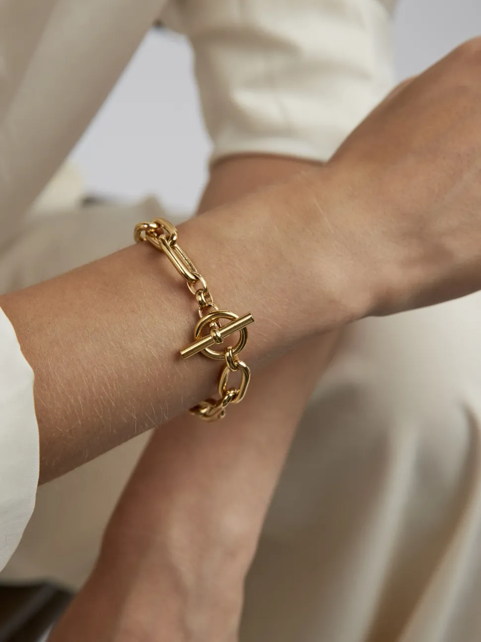 Small Gold Oval Linked Bracelet