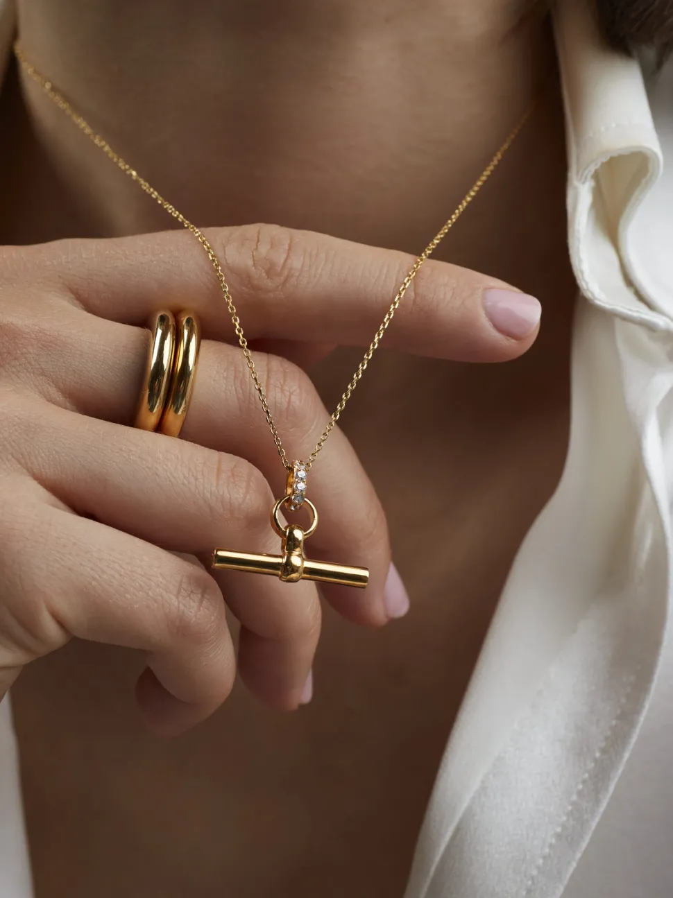 Small Jewelled Gold T-Bar On Trace Chain