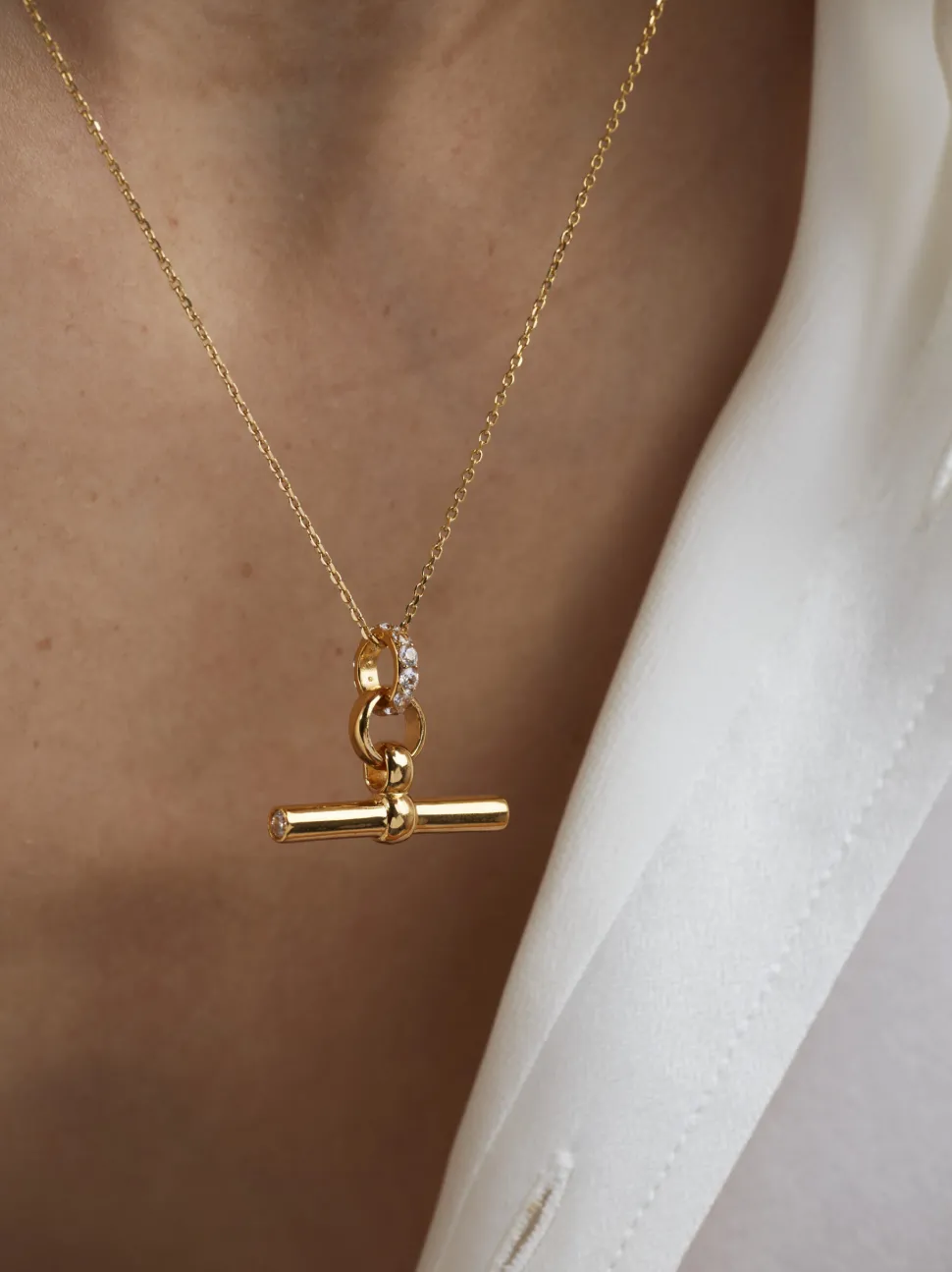 Small Jewelled Gold T-Bar On Trace Chain