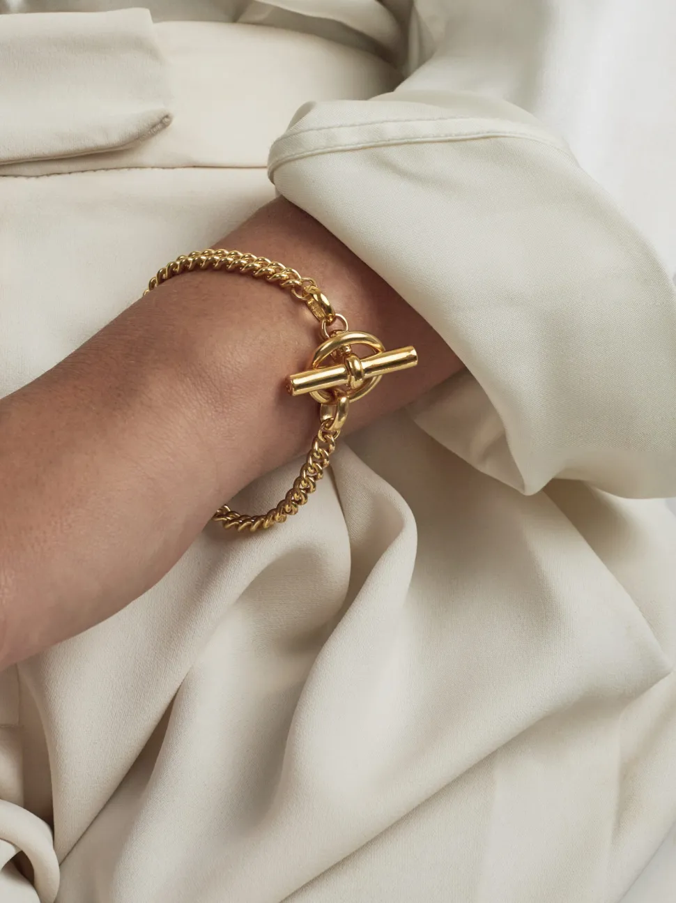 T-Bar Clasp Gold Curb Link Bracelet